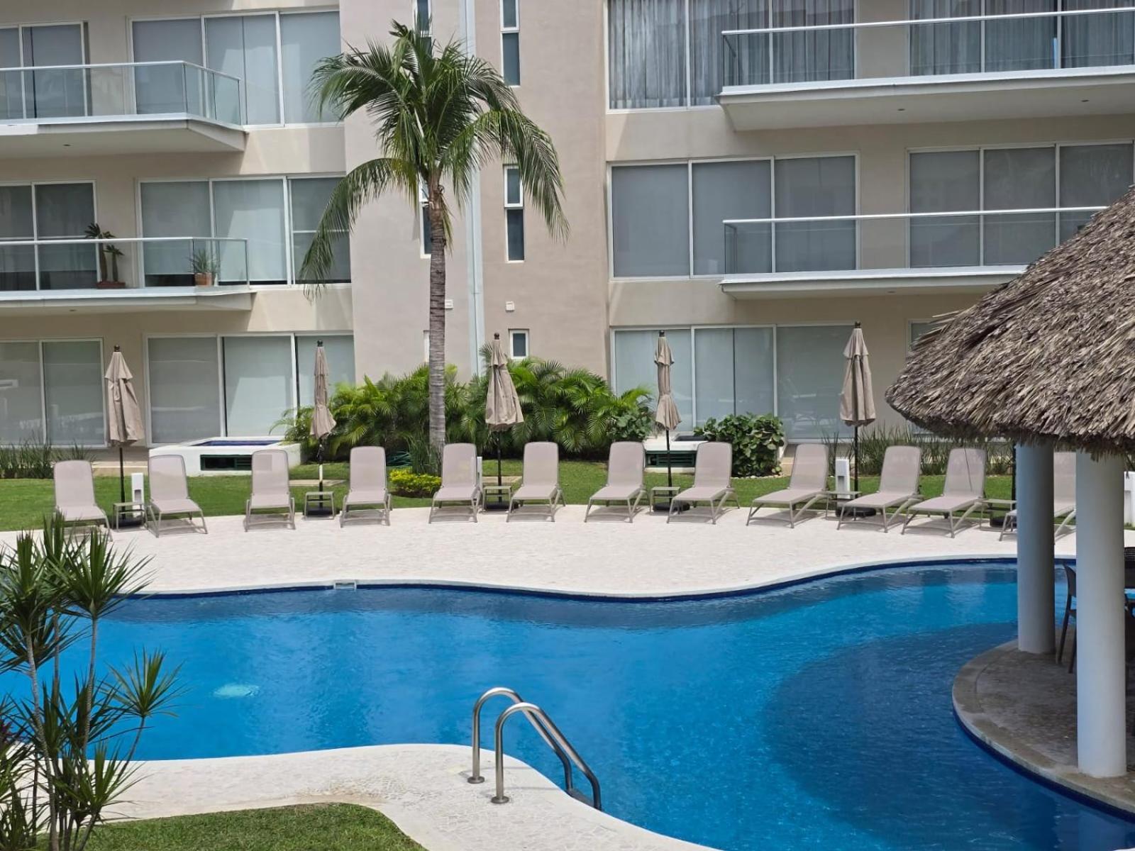 Depa De Lujo En Diamante Con Club De Playa A Pie-precio Especial * Acapulco